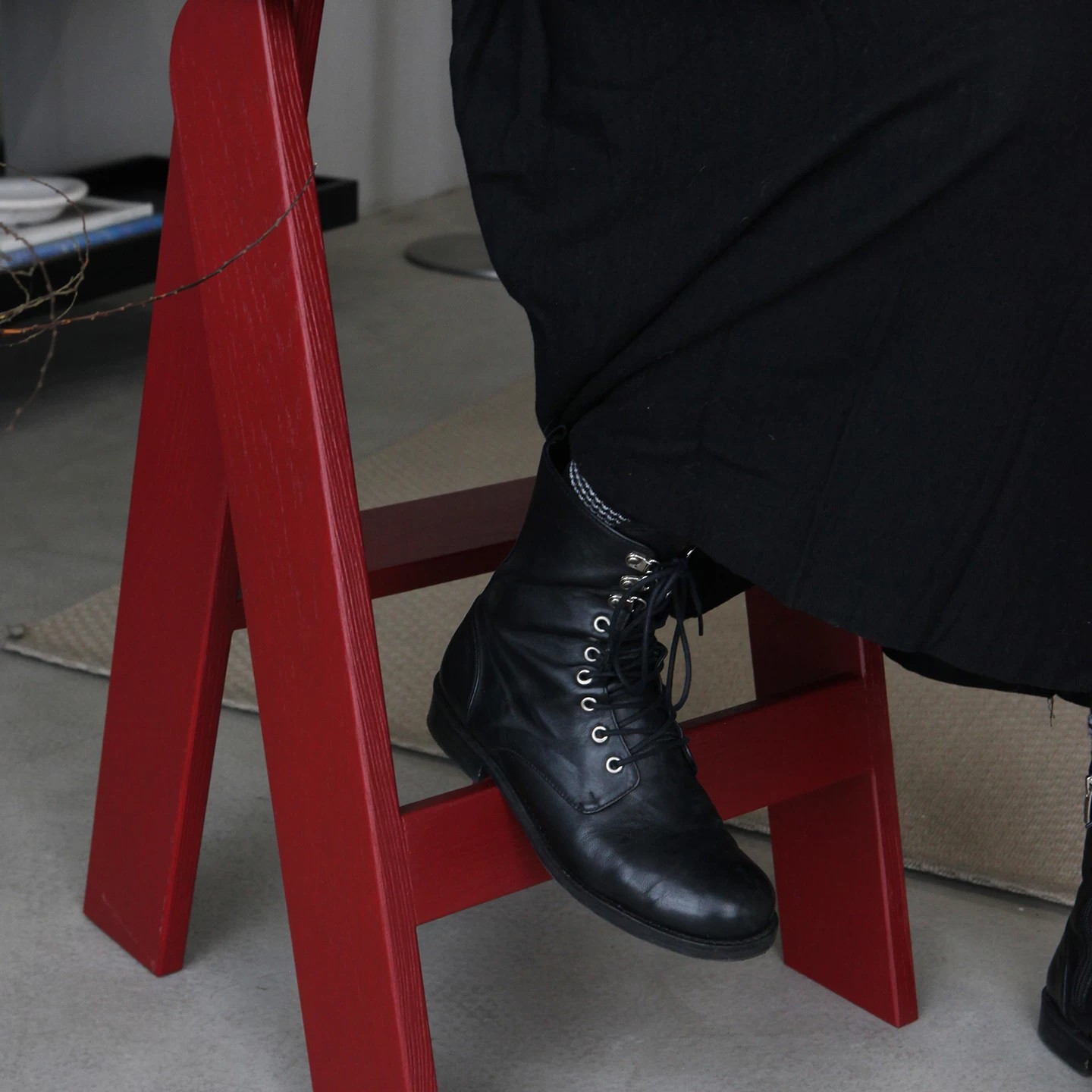 オリジナルモダン折りたたみ式無垢材バースツール、ソフトパッド - Home Bar Stools のレビューと価格