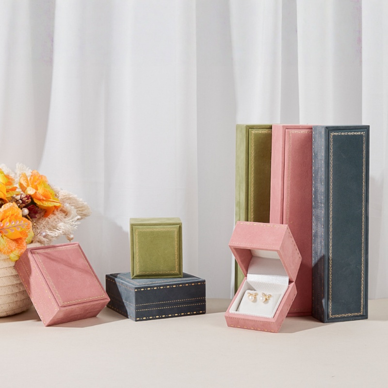 高級ベルベットジュエリーボックス、金刺繍入り、エレガントなフ - Bar Cart Gold のレビューと価格